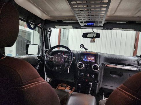 Used 2017 Jeep Wrangler Unlimited Sahara image 15