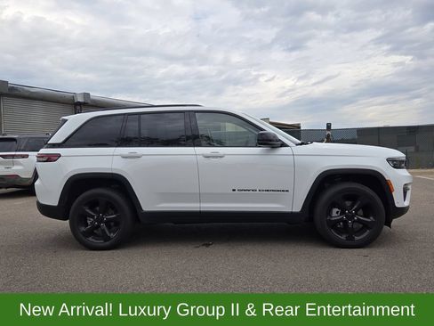 Used 2023 Jeep Grand Cherokee Limited w/ Luxury Tech Group II AWD/4WD image 4