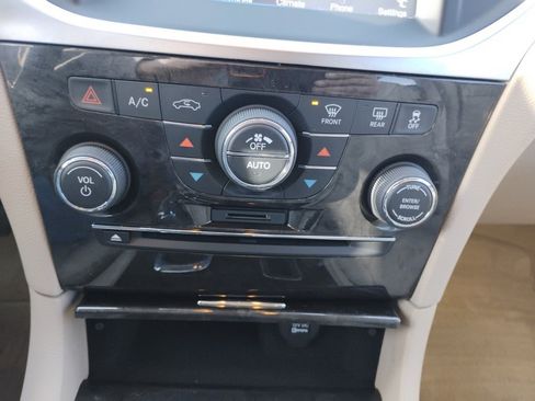 Used 2012 Chrysler 300 Limited image 22