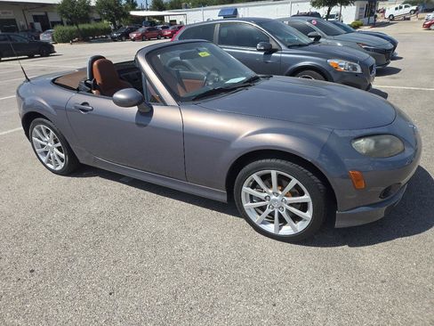 Used 2006 MAZDA MX-5 Miata Grand Touring w/ Premium Pkg RWD image 8