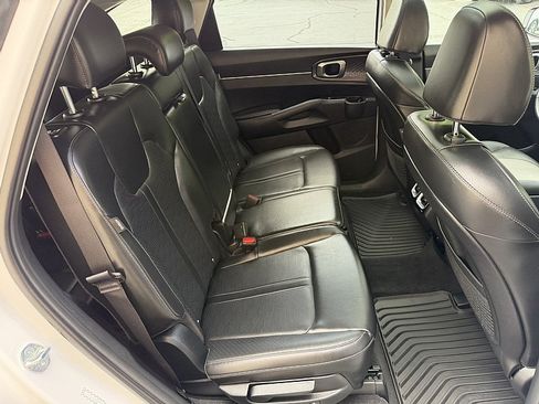 Used 2025 Kia Sorento S w/ Panoramic Sunroof Package FWD image 17