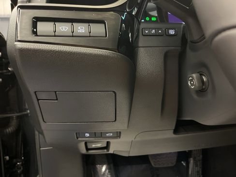 Used 2024 Lexus ES 350 Ultra Luxury w/ Accessory Package (Z2) image 12