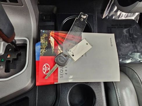 Used 2013 Toyota Sequoia Platinum image 25