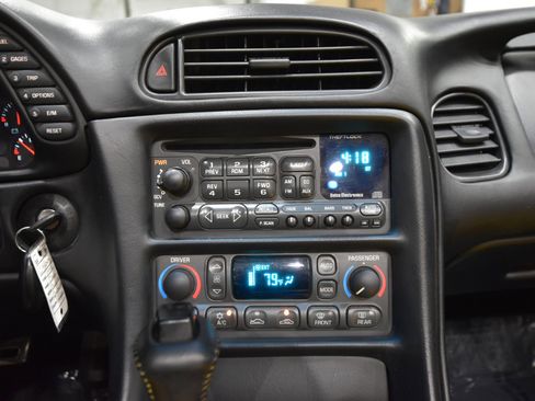 Used 1998 Chevrolet Corvette Convertible w/ Memory Pkg image 36