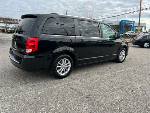 Used 2020 Dodge Grand Caravan SXT image 21