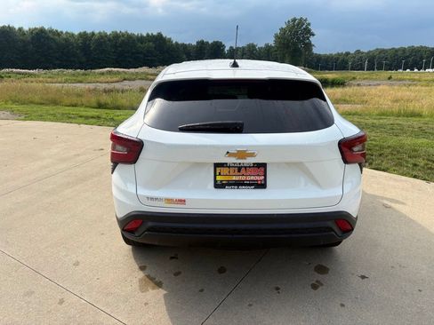 Used 2025 Chevrolet Trax LS FWD image 8