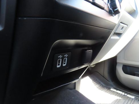 Used 2019 Ford F150 XLT image 30