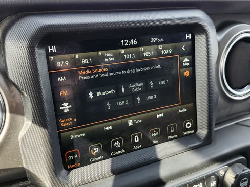 Used 2020 Jeep Wrangler Unlimited Sahara image 6