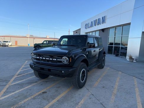 New 2025 Ford Bronco Outer Banks w/ Sasquatch Package AWD/4WD image 3