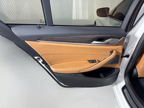 Used 2021 BMW 530i w/ Premium Package image 26