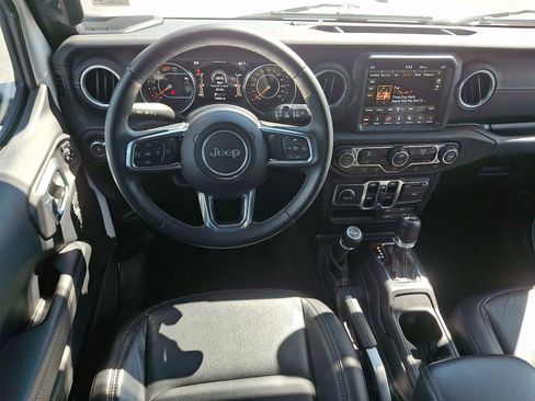 Used 2018 Jeep Wrangler Unlimited Sahara AWD/4WD image 11