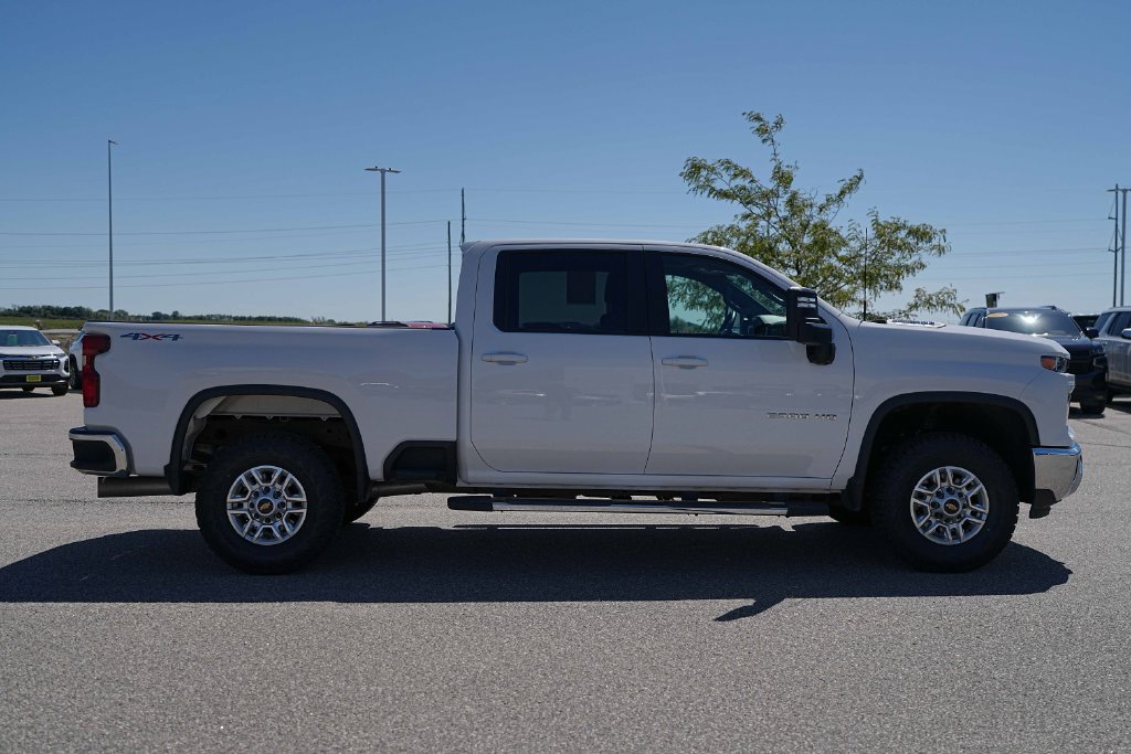 Used 2025 Chevrolet Silverado 2500 LT AWD/4WD image 6