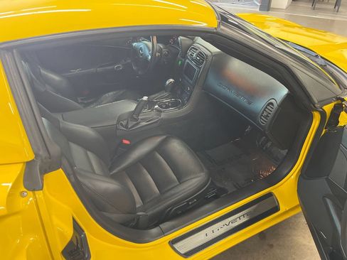 Used 2011 Chevrolet Corvette Grand Sport w/ Preferred Equipment Group RWD image 41
