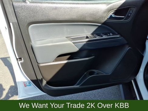 Used 2022 Chevrolet Colorado Z71 AWD/4WD image 17