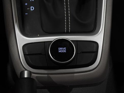 Certified 2025 Hyundai Venue SEL FWD image 30