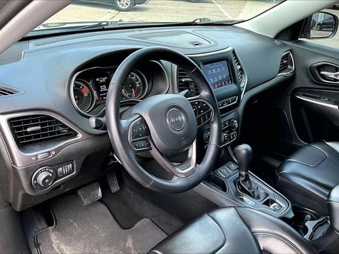 Used 2021 Jeep Cherokee Latitude Plus image 18