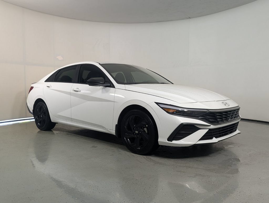 New 2026 Hyundai Elantra SEL FWD image 1