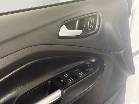 Used 2019 Ford Escape SE FWD image 16