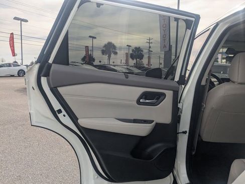 Used 2023 Nissan Rogue SL w/ SL Premium Package image 26