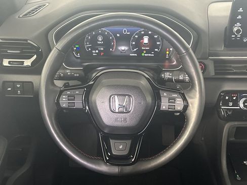 Used 2025 Honda Pilot Black Edition image 16