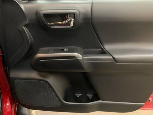 Used 2019 Toyota Tacoma TRD Sport image 19