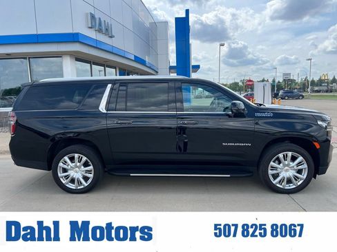 Used 2024 Chevrolet Suburban High Country AWD/4WD image 1