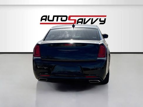 Used 2022 Chrysler 300 Touring w/ Sport Appearance Package RWD image 6