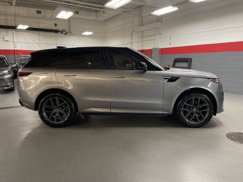 Used 2024 Land Rover Range Rover Sport Dynamic SE image 11