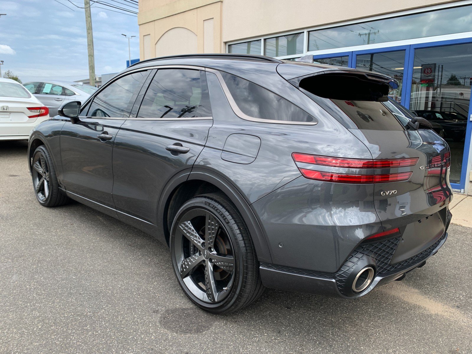 Used 2023 Genesis GV70 2.5T w/ Sport Prestige Package AWD/4WD image 5