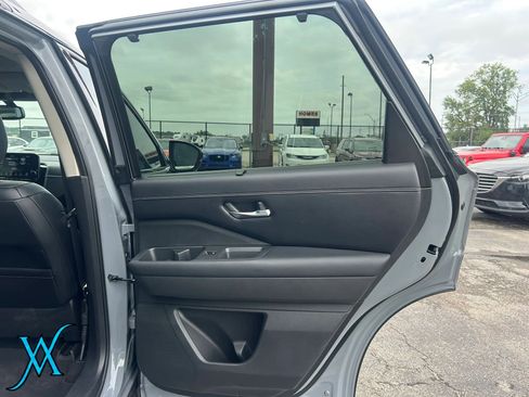 Used 2022 Nissan Pathfinder Platinum w/ Cargo Package FWD image 21