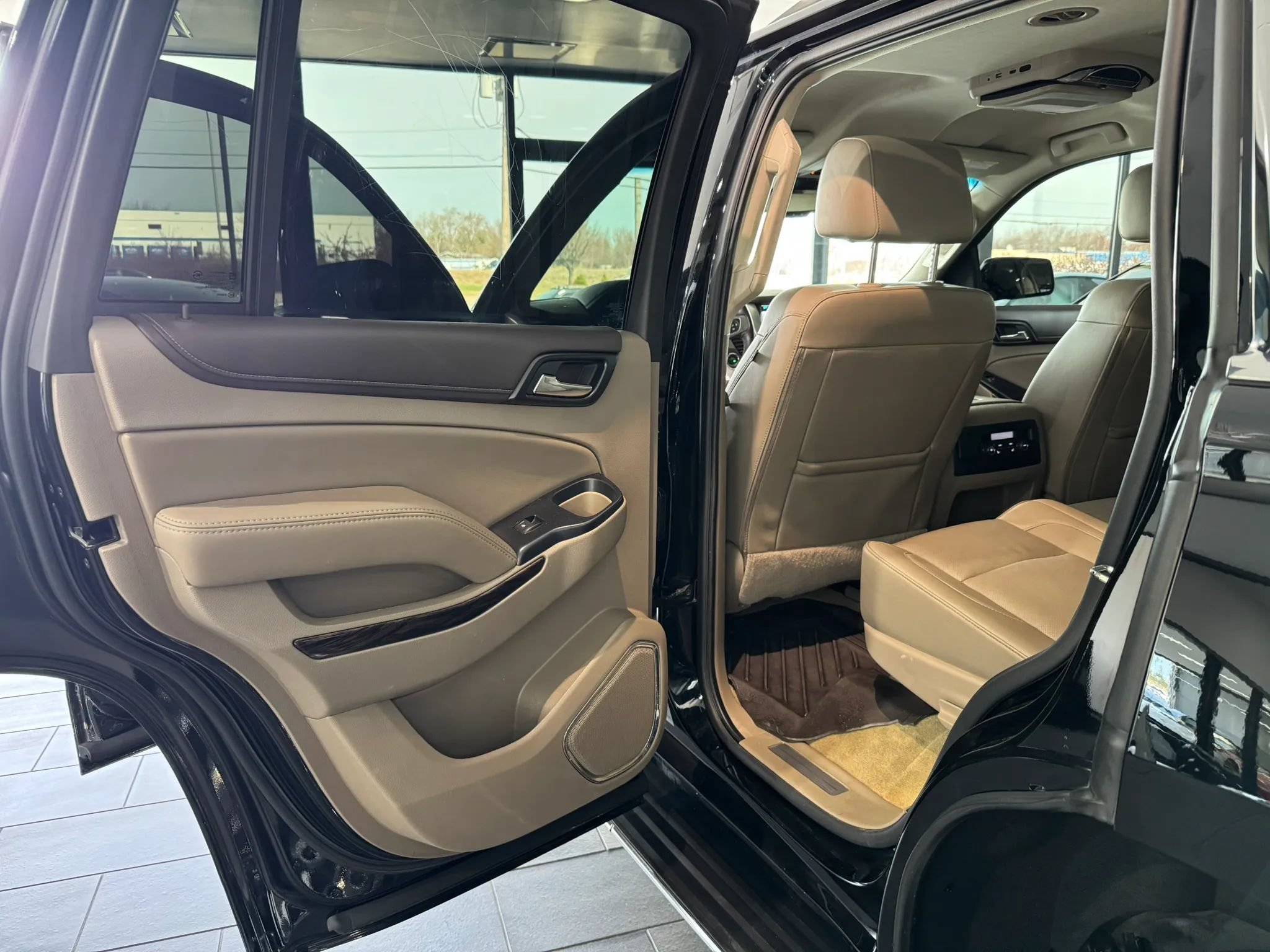 Used 2017 GMC Yukon SLT AWD/4WD image 32