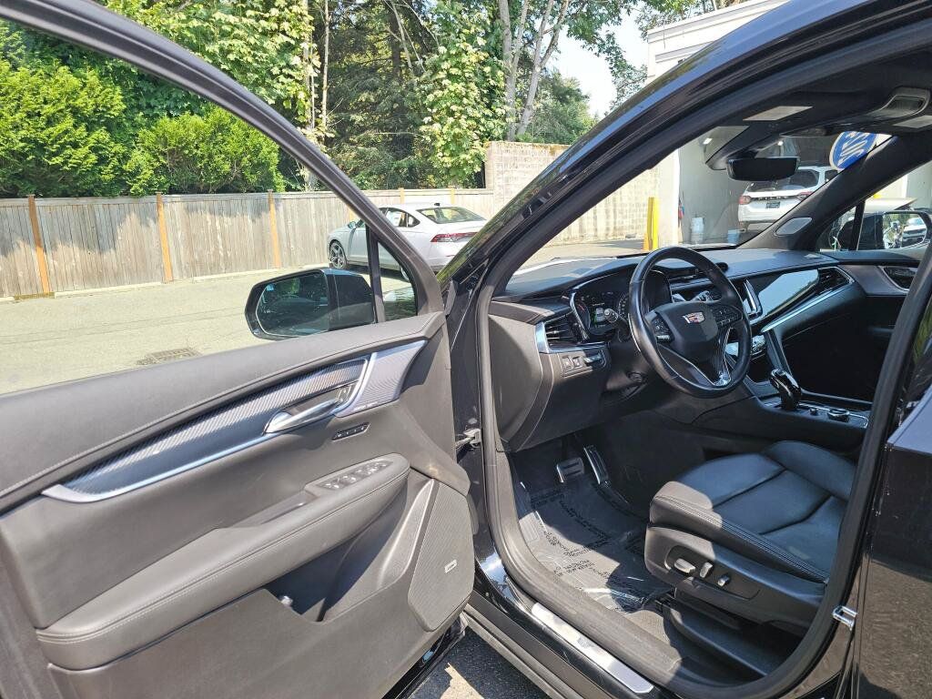 Used 2024 Cadillac XT6 Sport w/ Technology Package AWD/4WD image 24
