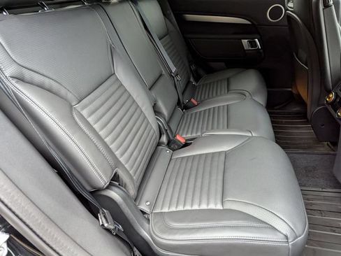 New 2025 Land Rover Discovery Dynamic SE AWD/4WD image 17