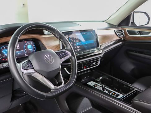 Used 2024 Volkswagen Atlas SE image 22