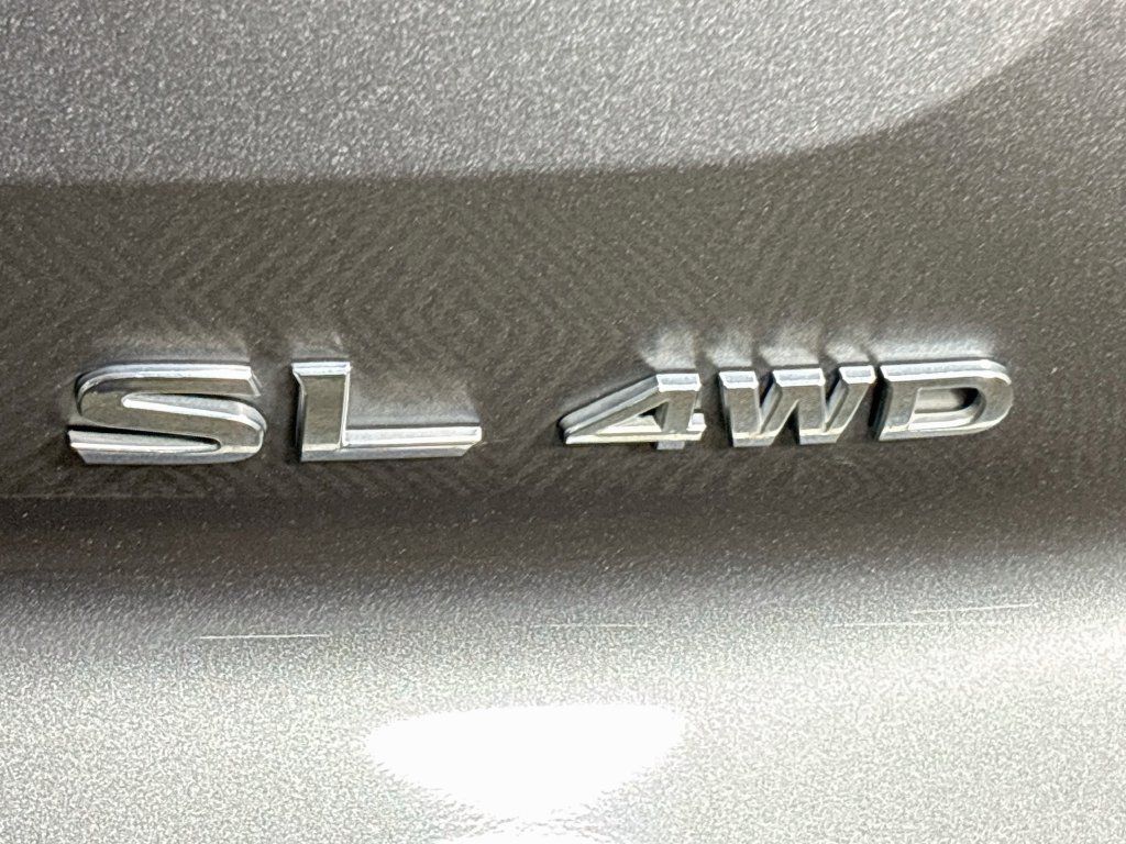 Used 2022 Nissan Pathfinder SL AWD/4WD image 24