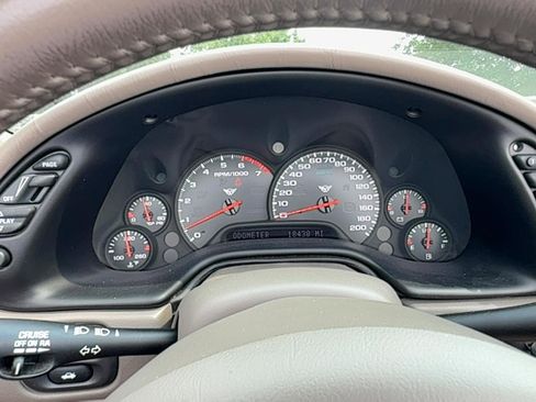 Used 2004 Chevrolet Corvette Convertible w/ Preferred Equipment Group RWD image 17