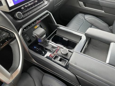 Used 2024 Toyota Sequoia Platinum AWD/4WD image 20