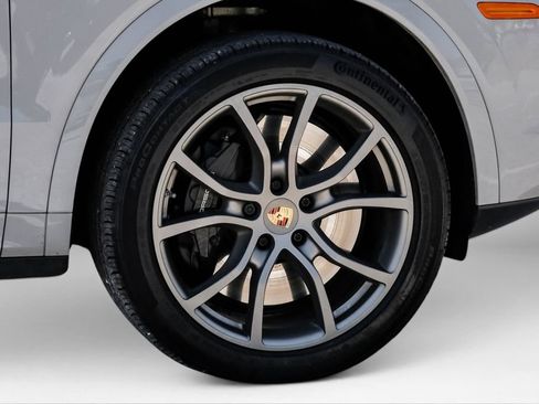 Used 2023 Porsche Cayenne Turbo AWD/4WD image 57