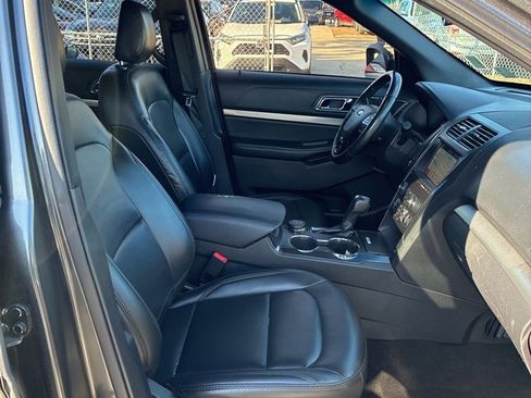 Used 2019 Ford Explorer XLT w/ Equipment Group 202A image 8