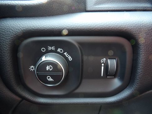 Used 2023 RAM 2500 Big Horn w/ Level 1 Equipment Group AWD/4WD image 19