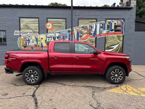 Used 2024 Chevrolet Colorado LT w/ LT Convenience Package III AWD/4WD image 28