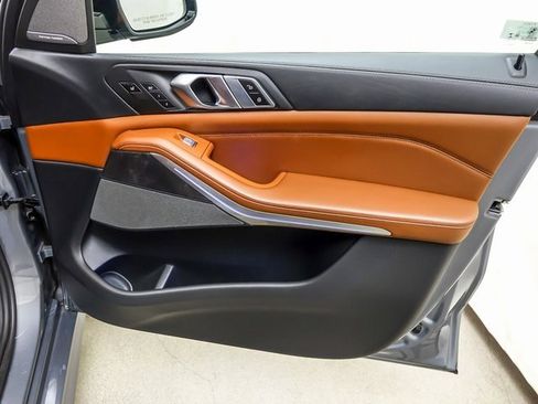 Used 2023 BMW X7 M60i w/ Executive Package image 34