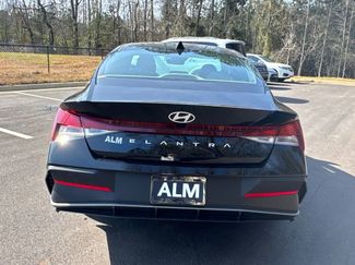 New 2026 Hyundai Elantra SE video 4