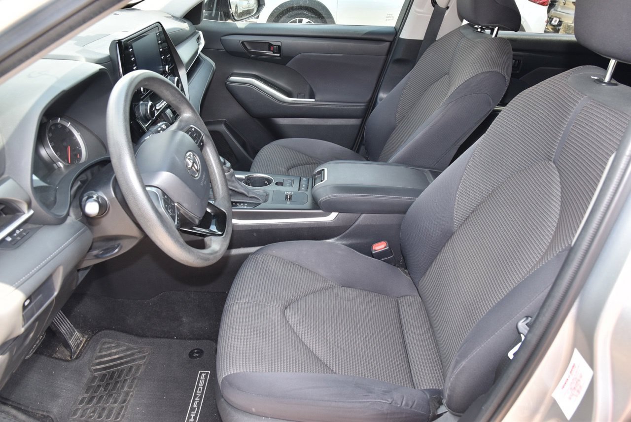 Used 2021 Toyota Highlander L FWD image 9