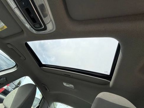 Used 2025 Hyundai Elantra SEL FWD image 34