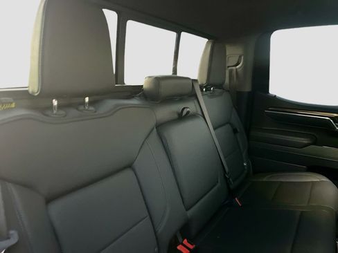 Used 2025 Chevrolet Silverado 1500 LT Trail Boss w/ Convenience Package II AWD/4WD image 27