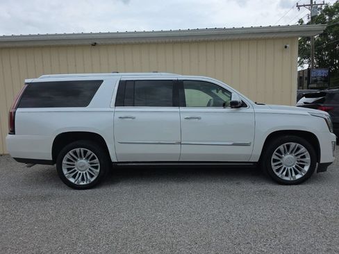 Used 2016 Cadillac Escalade ESV Platinum AWD/4WD image 6