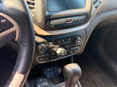 Used 2015 Jeep Cherokee Latitude w/ Comfort/Convenience Group image 21