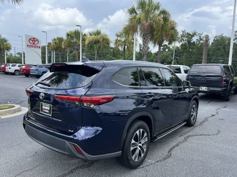 Used 2022 Toyota Highlander XLE FWD image 10