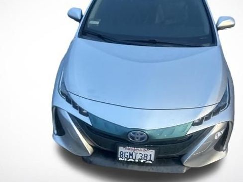 Used 2018 Toyota Prius Prime Premium FWD image 2